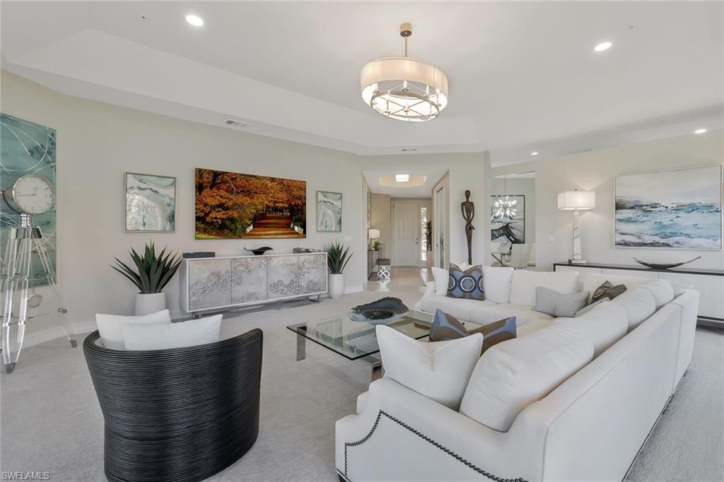 1855 Les Chateaux BLVD 5-201