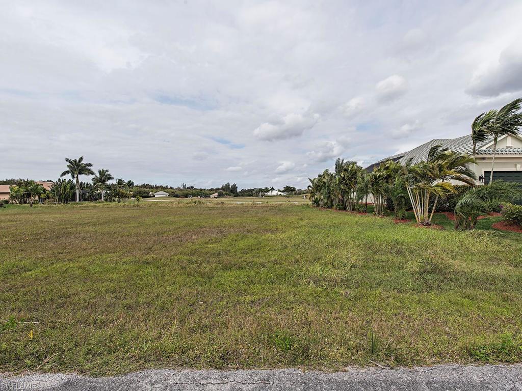 ROYAL PALM GOLF ESTATES - Land