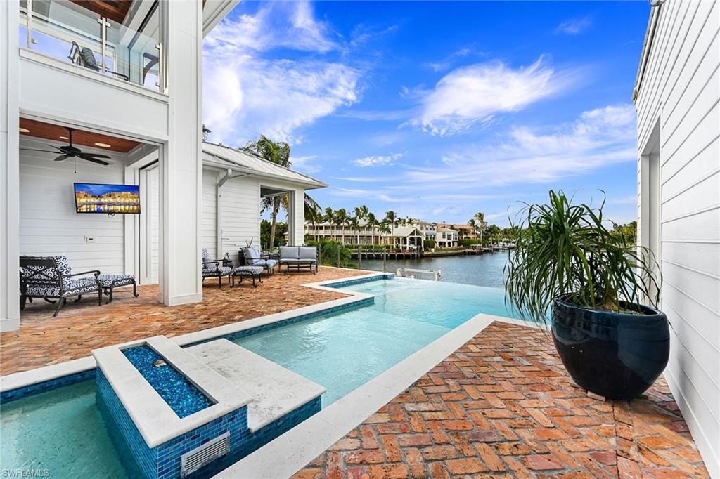 AQUALANE SHORES - Residential Lease