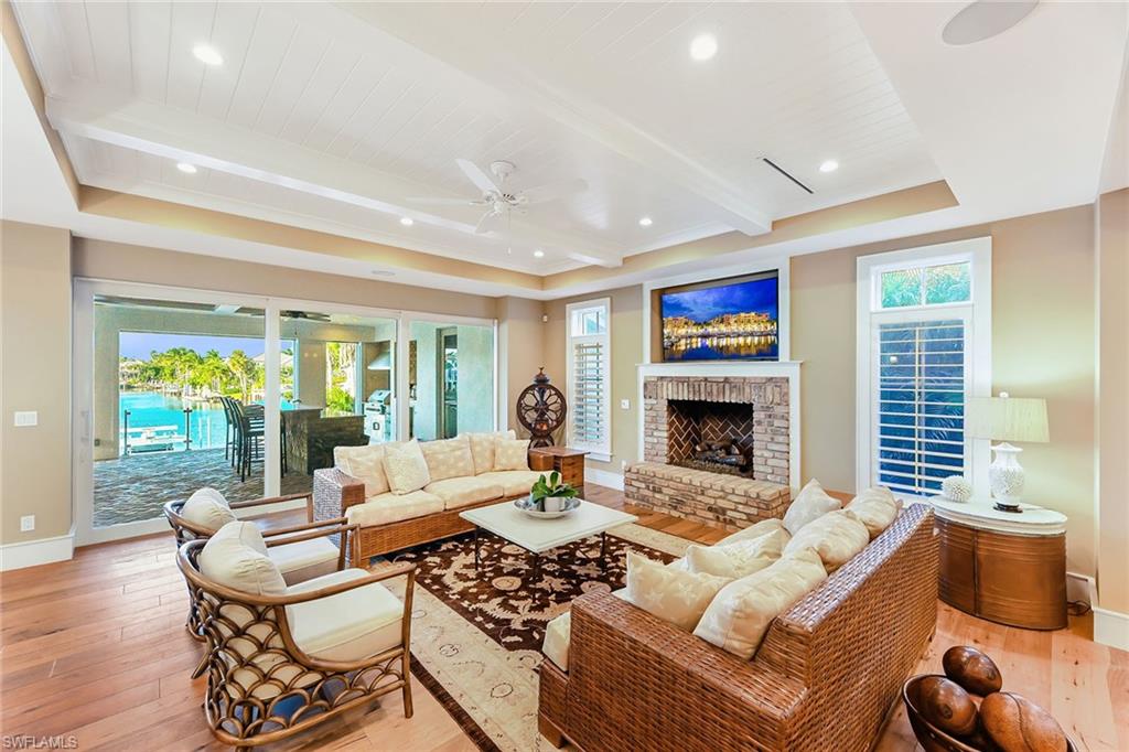 AQUALANE SHORES - Residential Lease