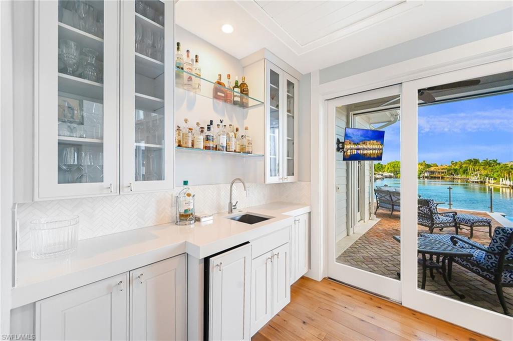 AQUALANE SHORES - Residential Lease