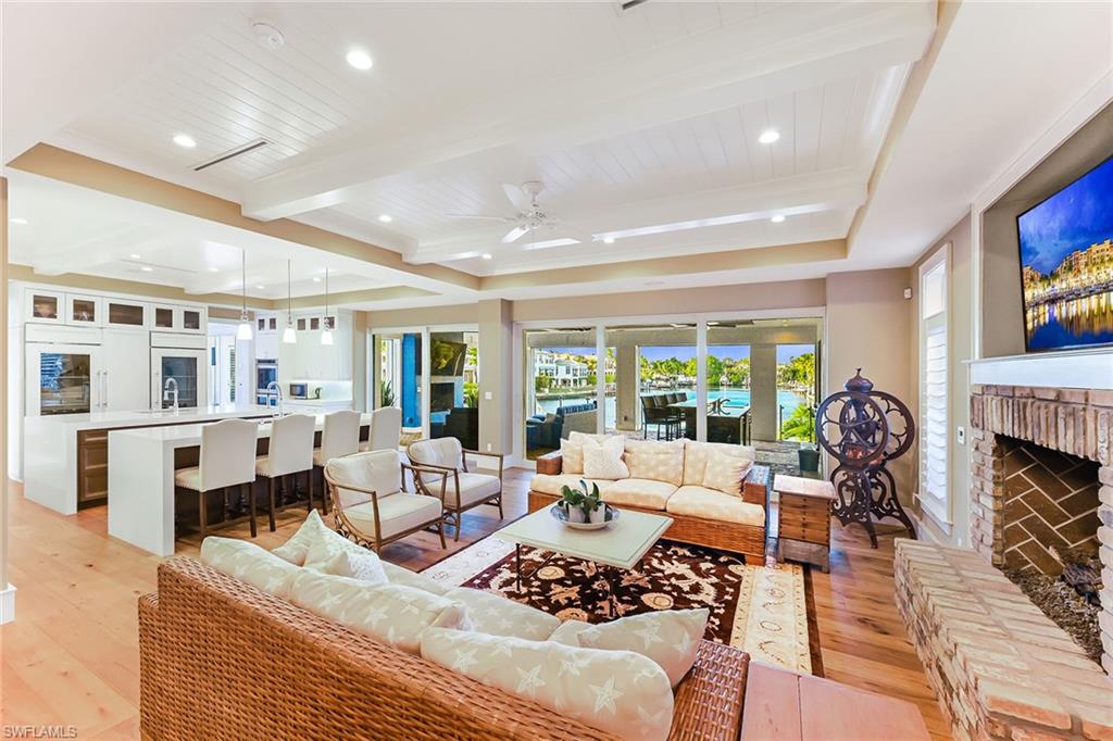 AQUALANE SHORES - Residential Lease