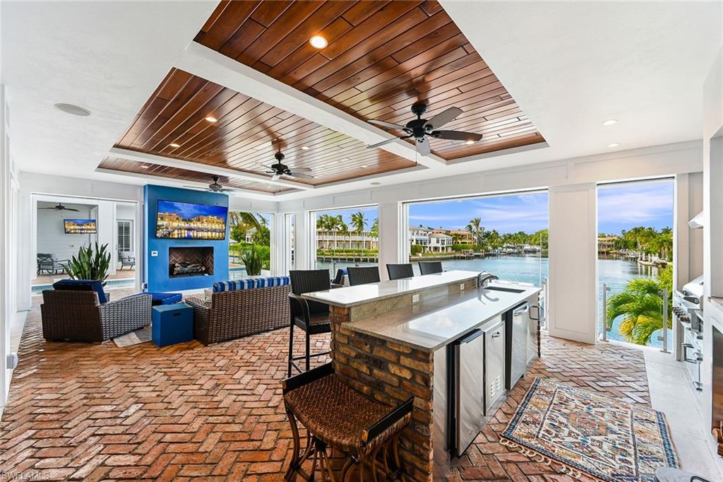 AQUALANE SHORES - Residential Lease