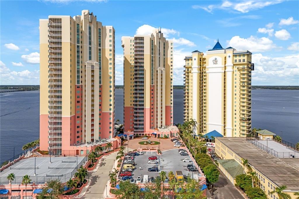 ST. TROPEZ - Residential