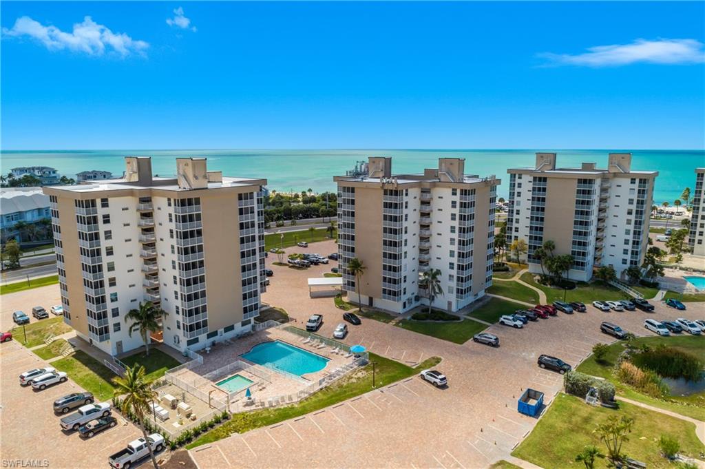 BEACH AND TENNIS CLUB - Residential