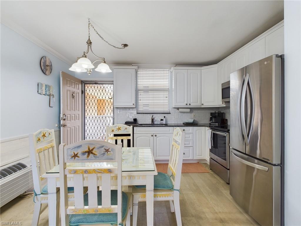 BEACH AND TENNIS CLUB - Residential