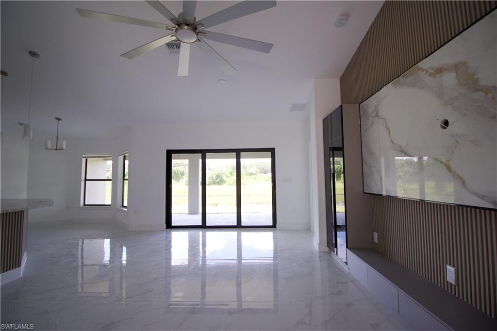 MIRROR LAKES - Residential