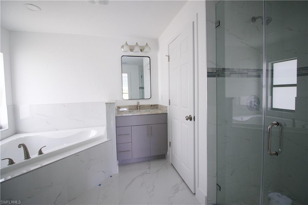 MIRROR LAKES - Residential