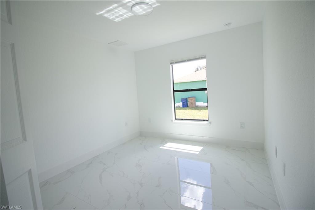 MIRROR LAKES - Residential