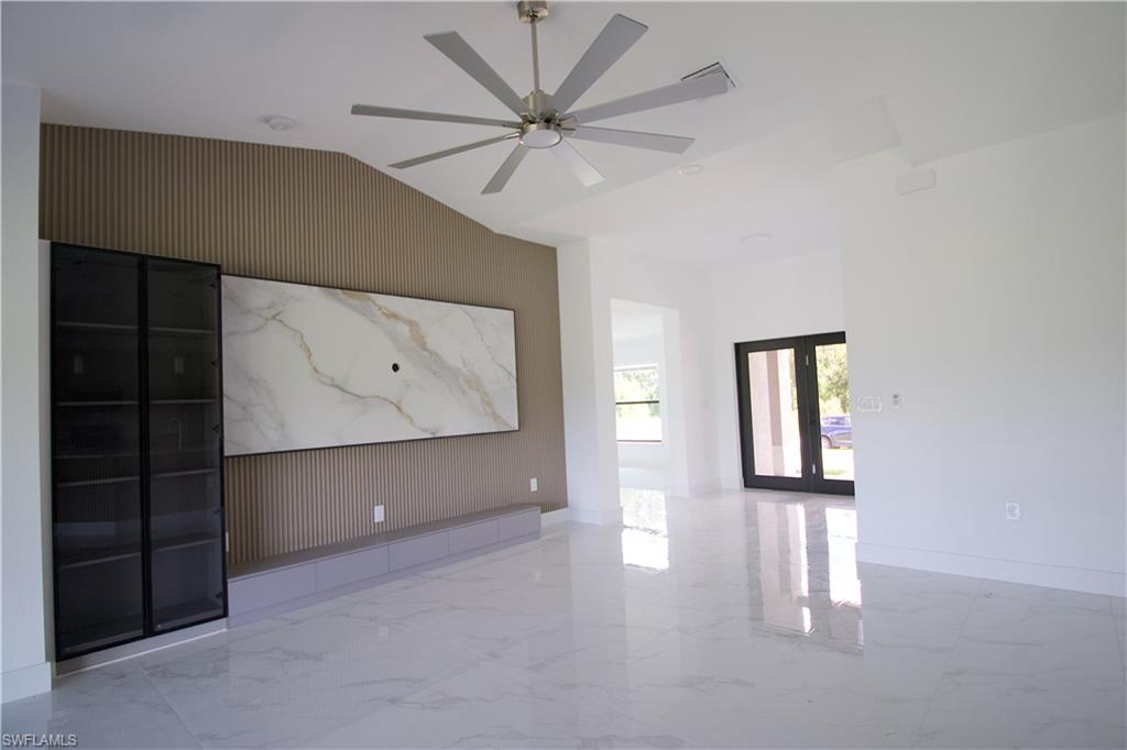 MIRROR LAKES - Residential