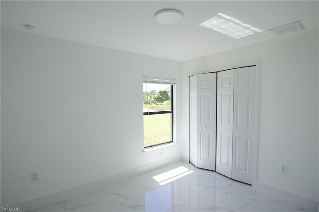 MIRROR LAKES - Residential