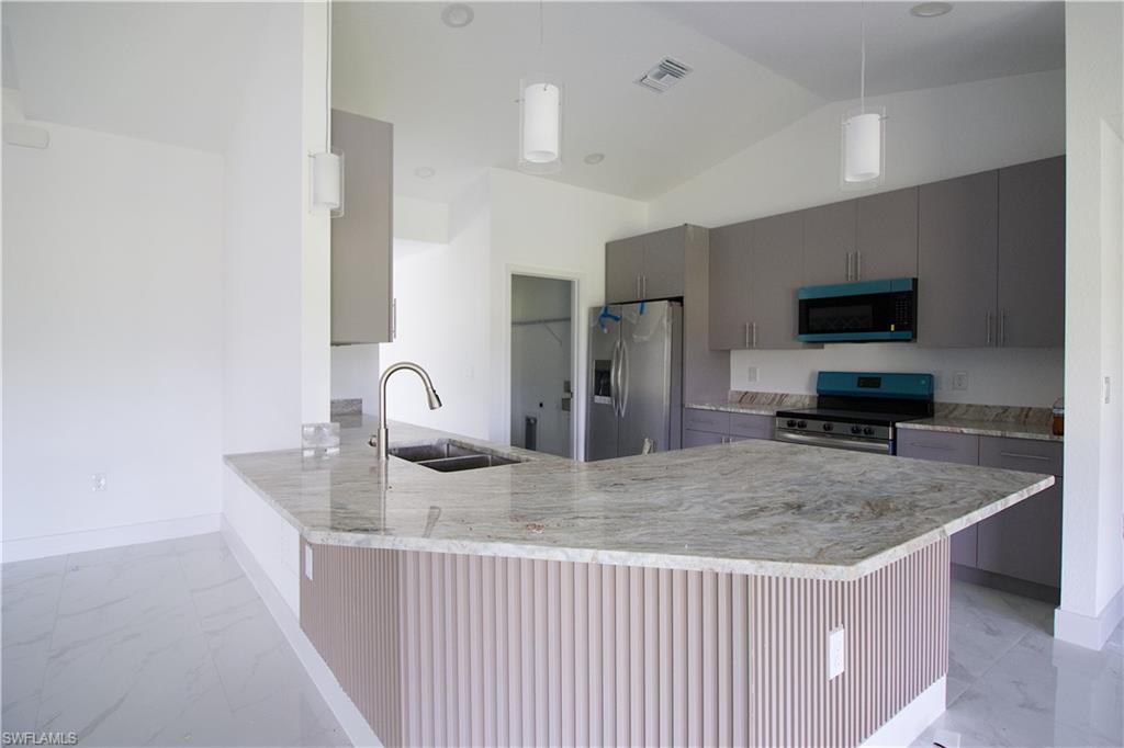 MIRROR LAKES - Residential