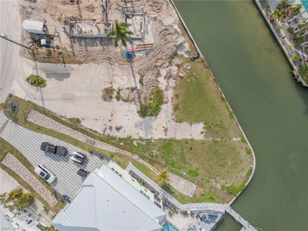 ISLAND SHORES - Land