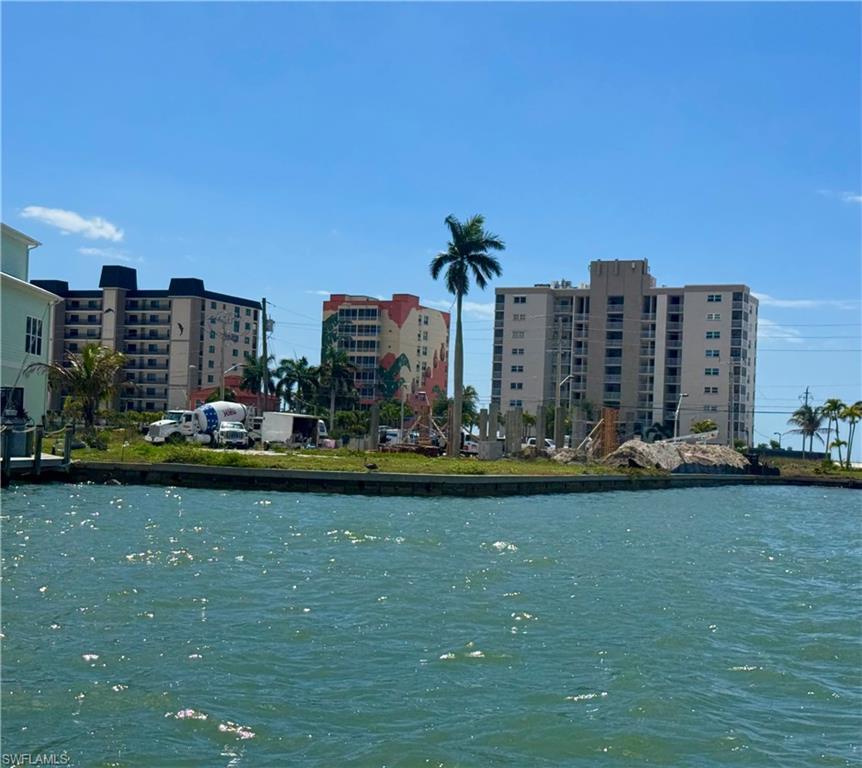 ISLAND SHORES - Land