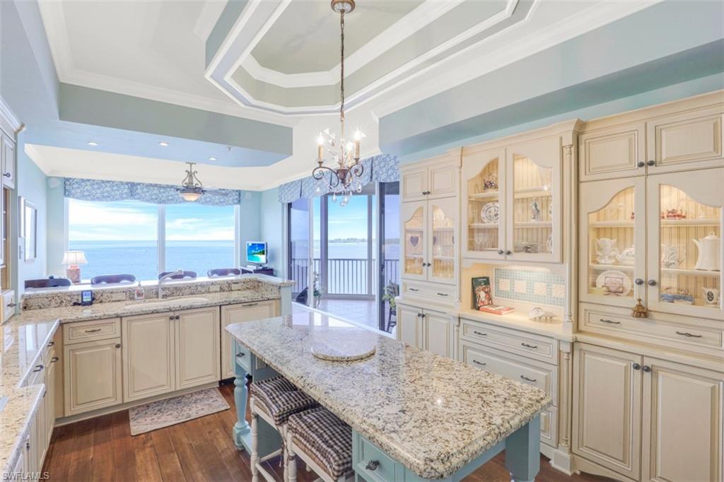 ROYAL MARCO POINT - Residential