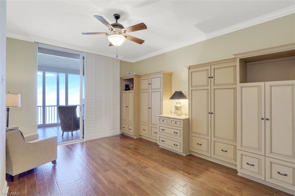 ROYAL MARCO POINT - Residential