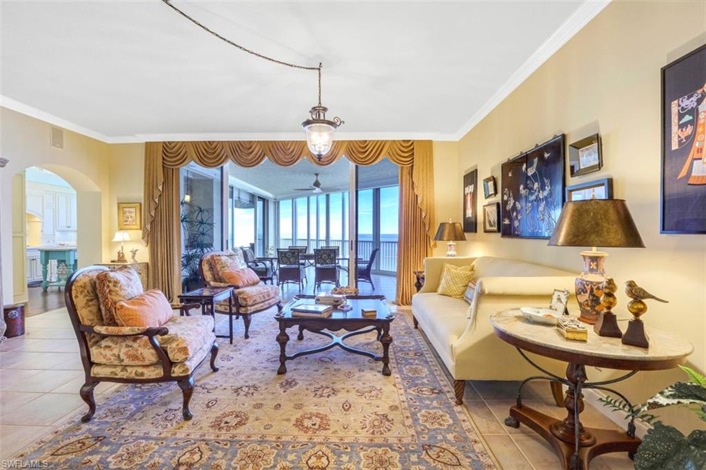 ROYAL MARCO POINT - Residential