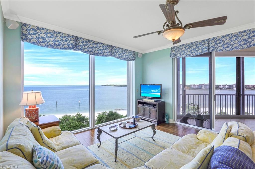 ROYAL MARCO POINT - Residential