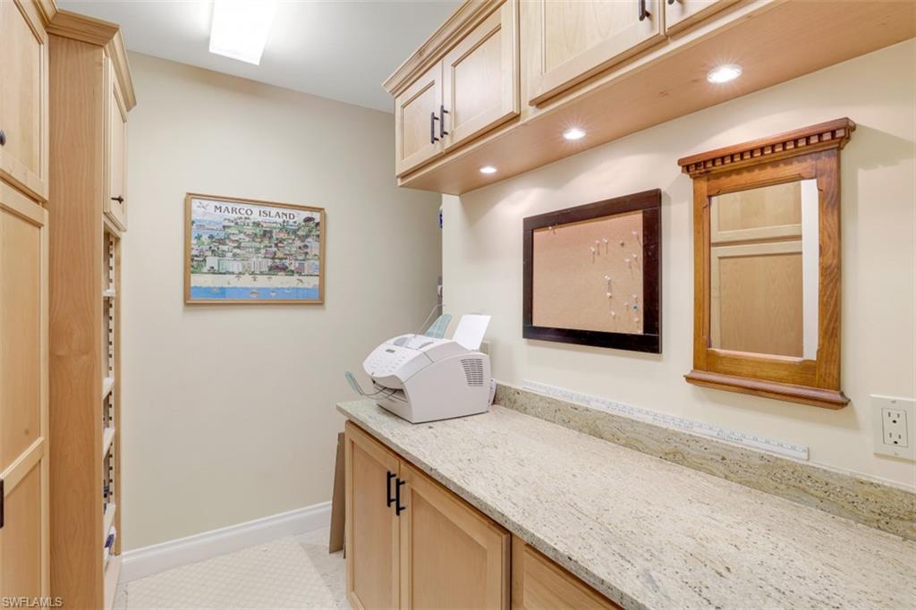 ROYAL MARCO POINT - Residential