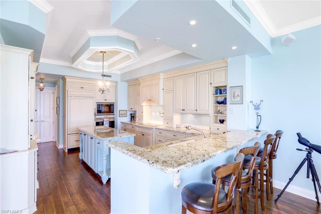 ROYAL MARCO POINT - Residential