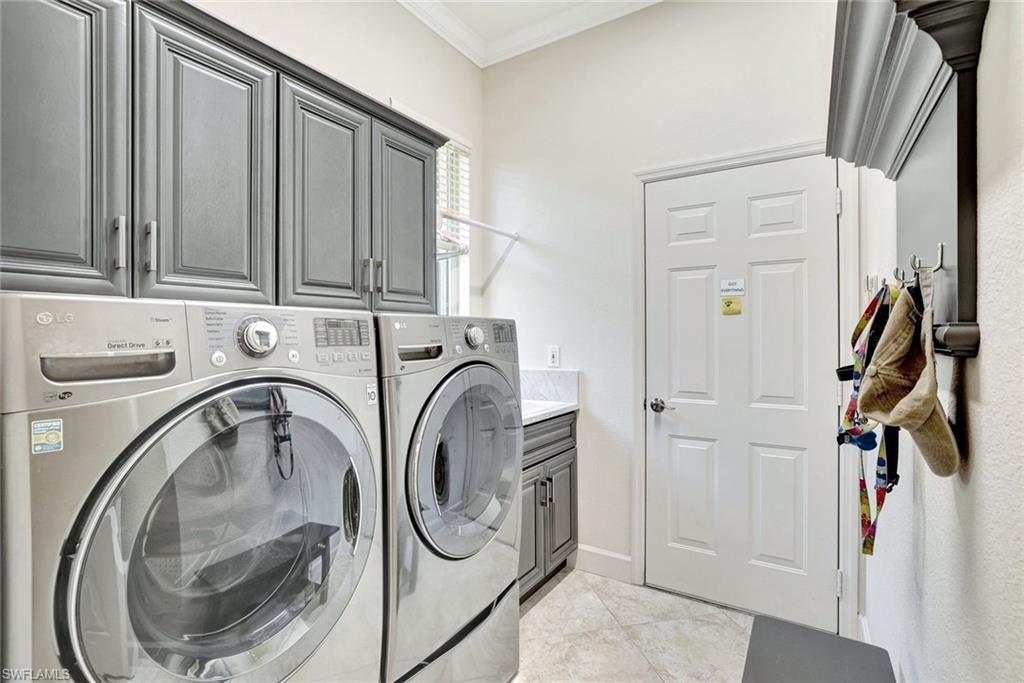 CARLTON LAKES - Residential