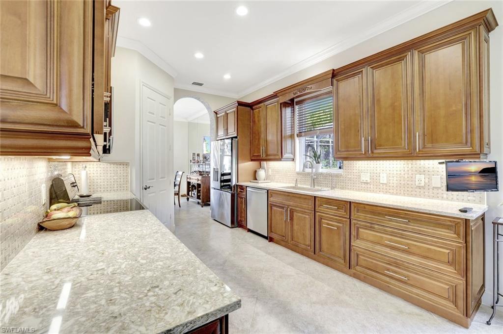 CARLTON LAKES - Residential