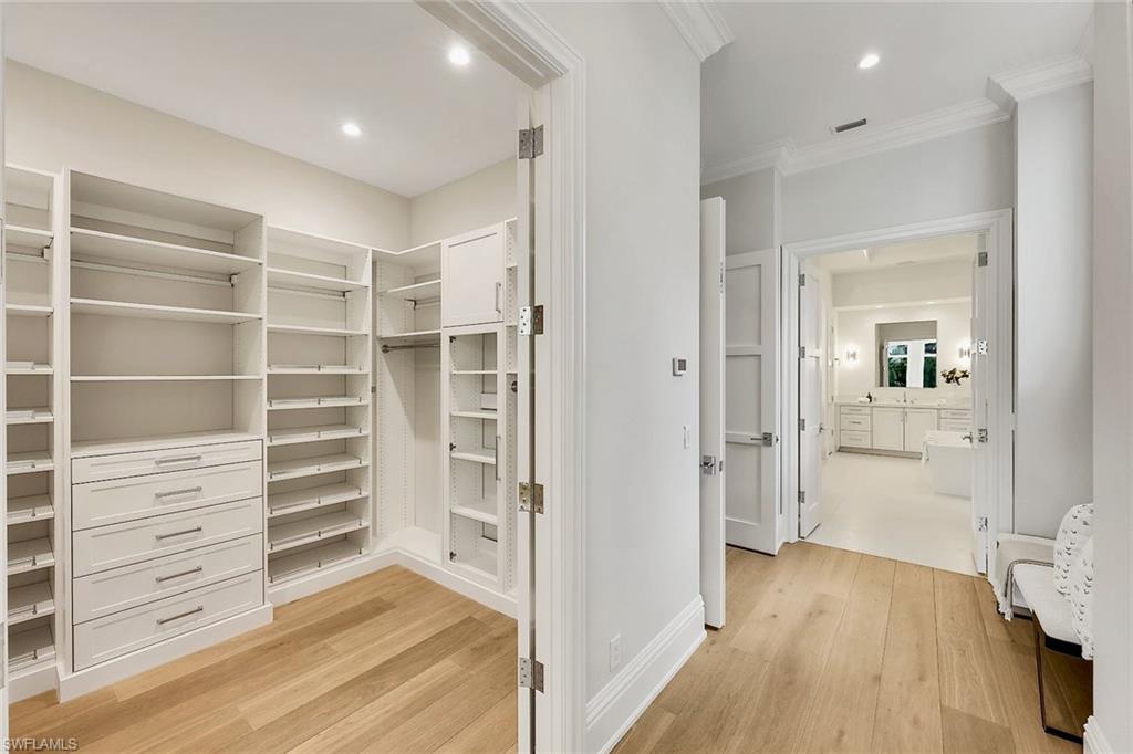 MOORINGS - Residential