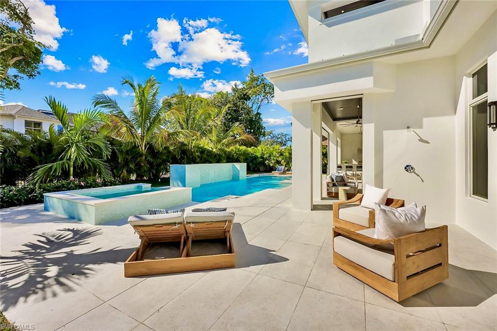 MOORINGS - Residential