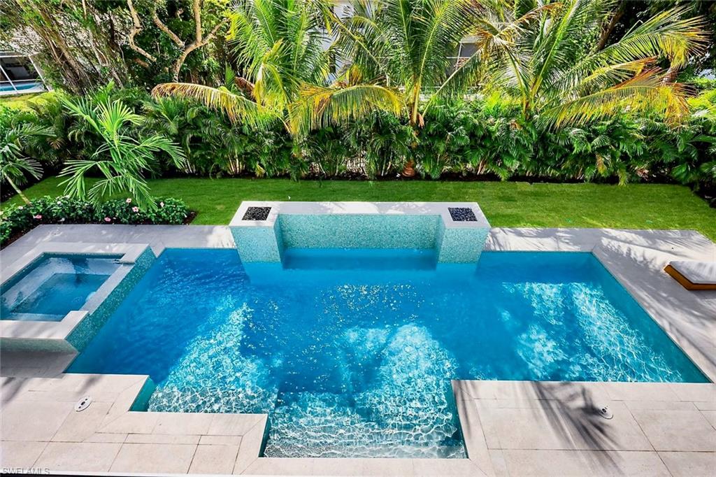 MOORINGS - Residential