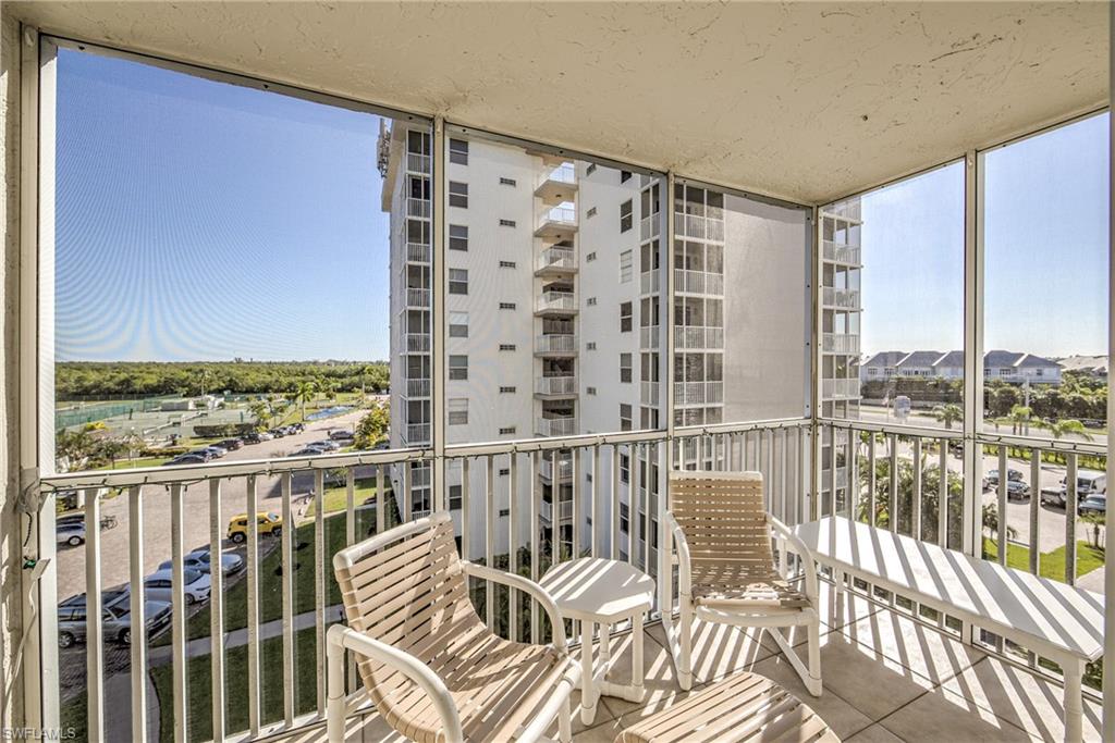 BEACH & TENNIS CLUB - Residential