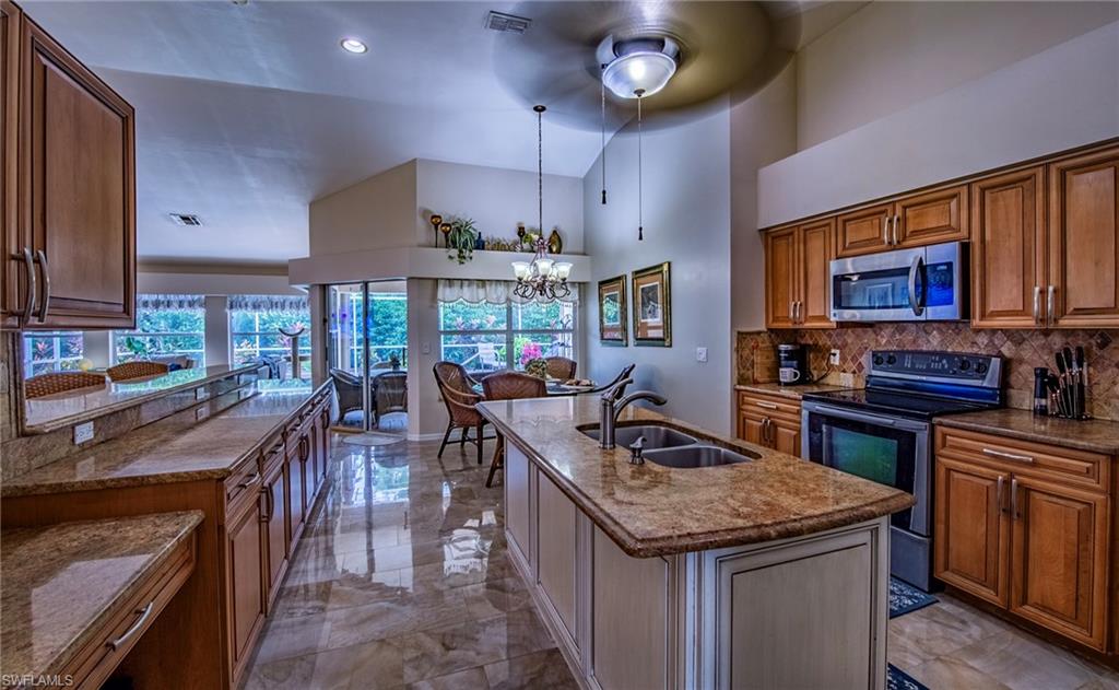 FOUNTAIN LAKES - Residential