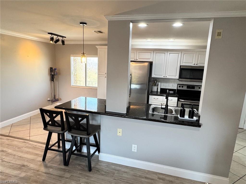 TOWERS CONDO - Residential