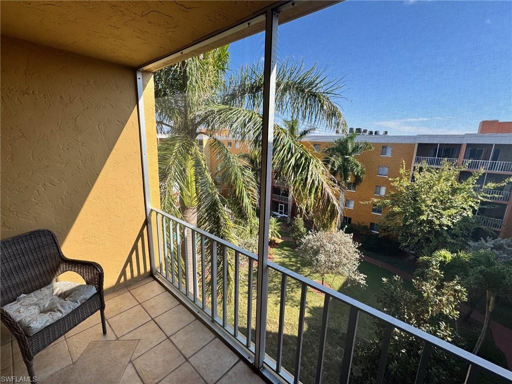 TOWERS CONDO - Residential