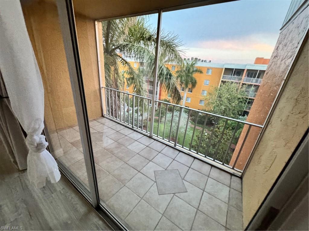 TOWERS CONDO - Residential