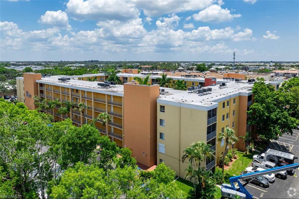 TOWERS CONDO - Residential