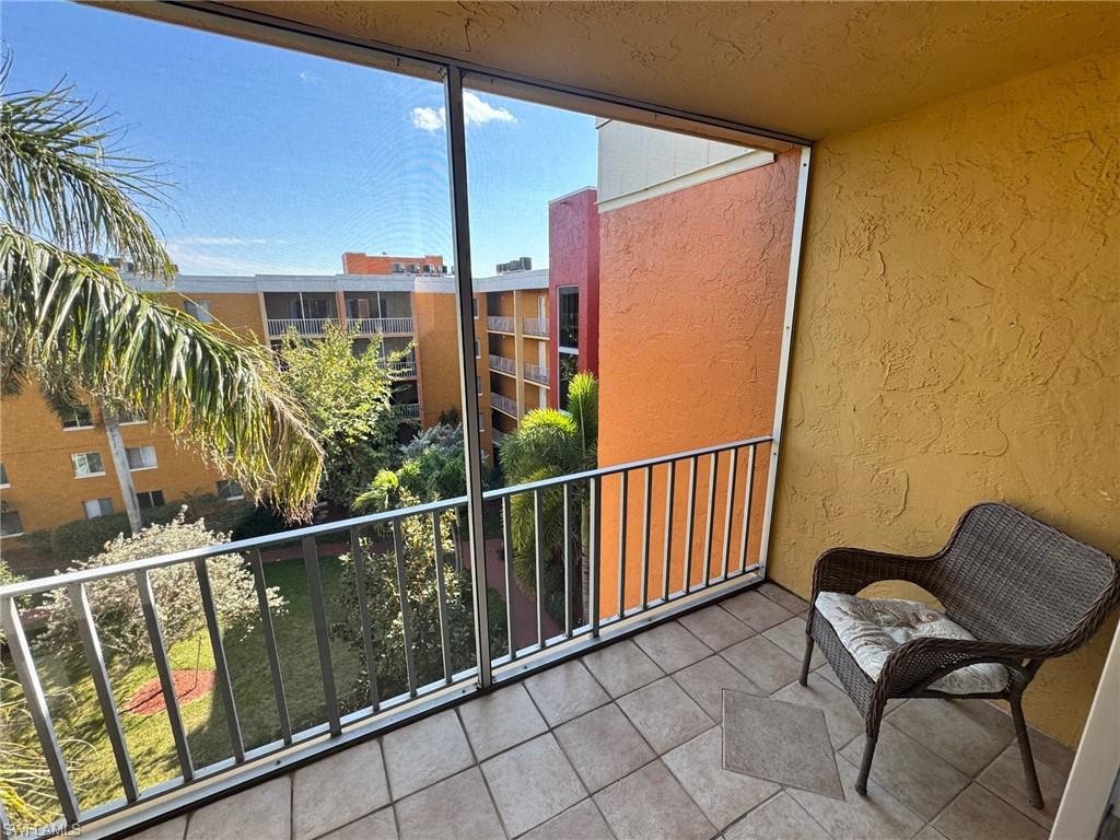 TOWERS CONDO - Residential