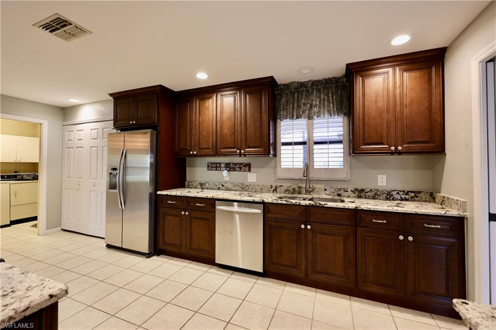 SINGLE FAMILY VILLAGE - Residential Lease