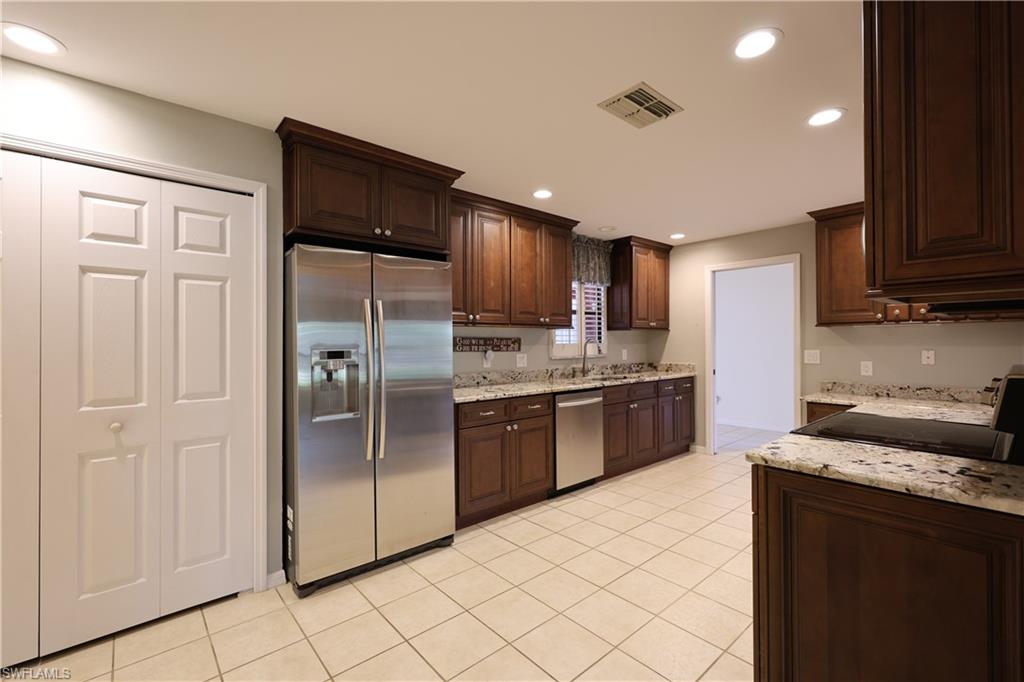 SINGLE FAMILY VILLAGE - Residential Lease