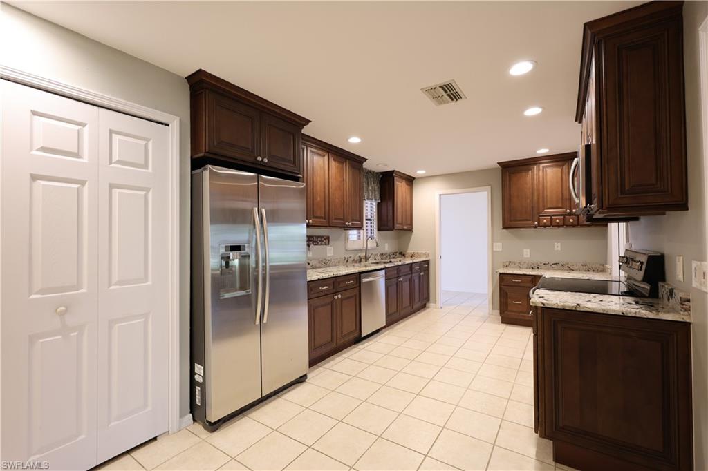 SINGLE FAMILY VILLAGE - Residential Lease