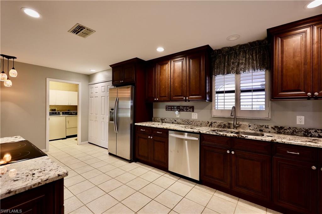 SINGLE FAMILY VILLAGE - Residential Lease