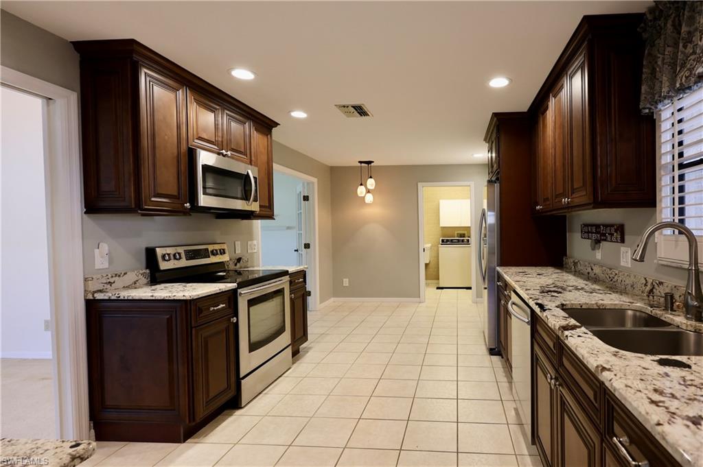 SINGLE FAMILY VILLAGE - Residential Lease