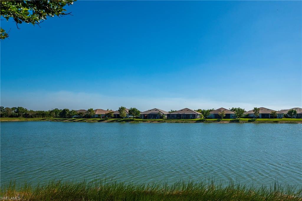 HALFMOON POINT - Residential