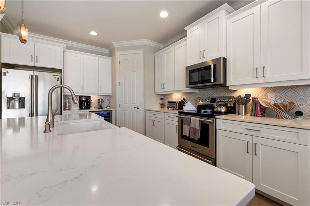 HALFMOON POINT - Residential