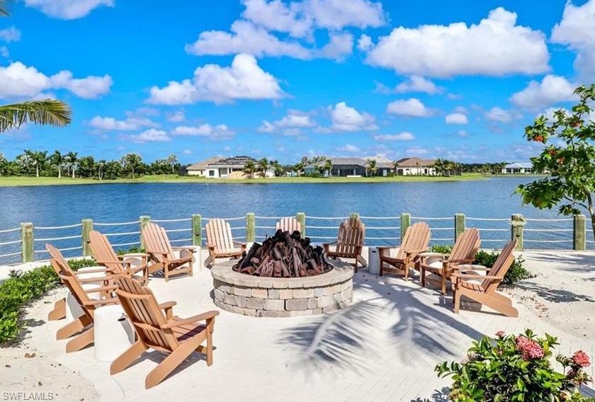 HALFMOON POINT - Residential