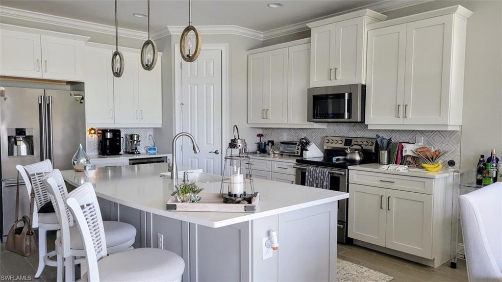 HALFMOON POINT - Residential