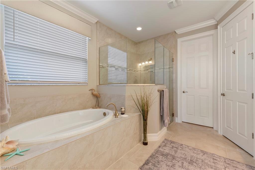 HALFMOON POINT - Residential