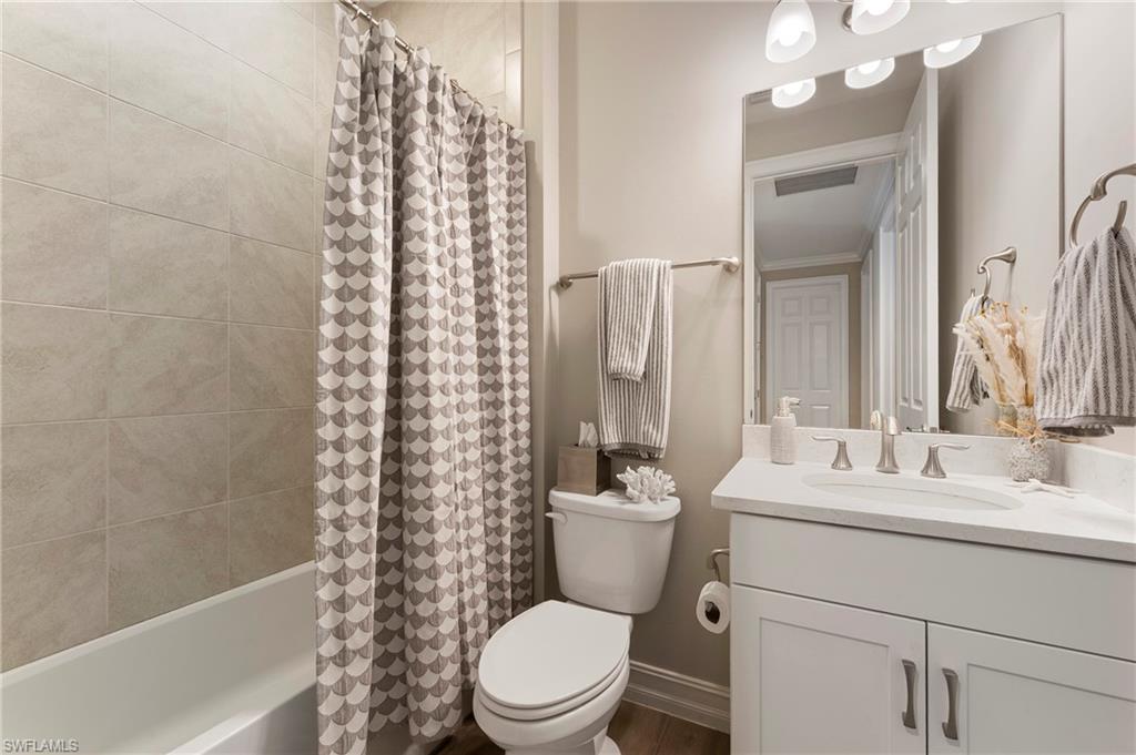 HALFMOON POINT - Residential