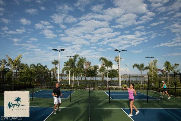 HALFMOON POINT - Residential