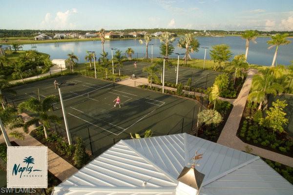 HALFMOON POINT - Residential