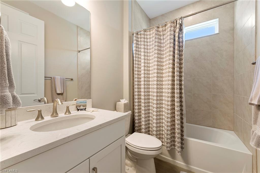 HALFMOON POINT - Residential